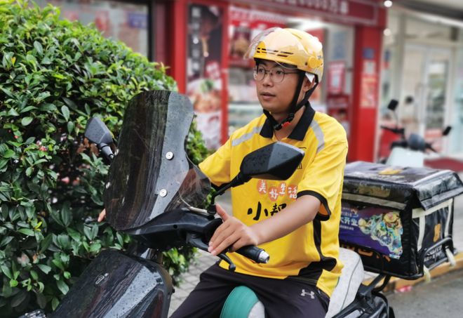 手机支架交警：不是为难大家是为了安全AYX爱游戏APP电动车不允许安装
